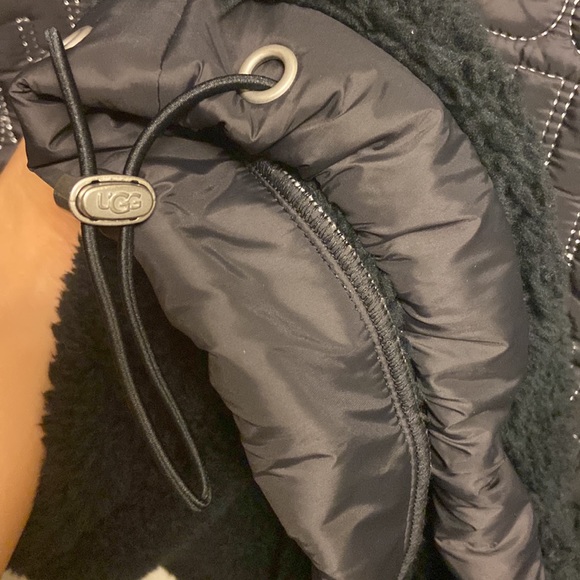 NWT UGG Logo Iggy Sherpa Zip Pullover Size Lrg - Picture 8 of 10